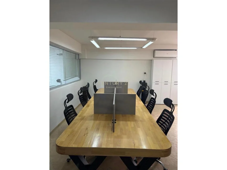 Tirane, jepet me qera zyre Kati 2, 156 m² 2.500 € (Blloku prane Ish-Mjellmes) !!!!!!!
