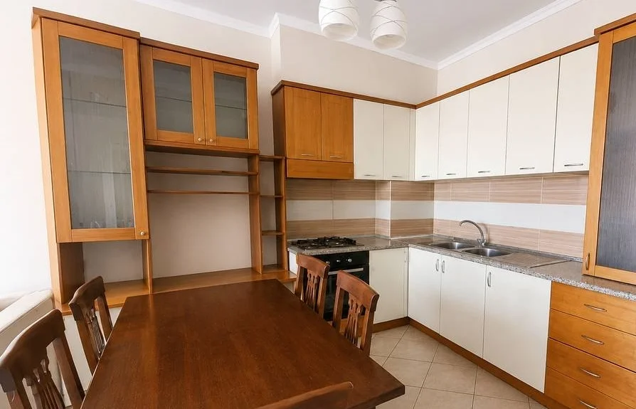 Tirane, jap me qera apartament 2+1 Kati 4, 88 m² 349 € (Fresku)