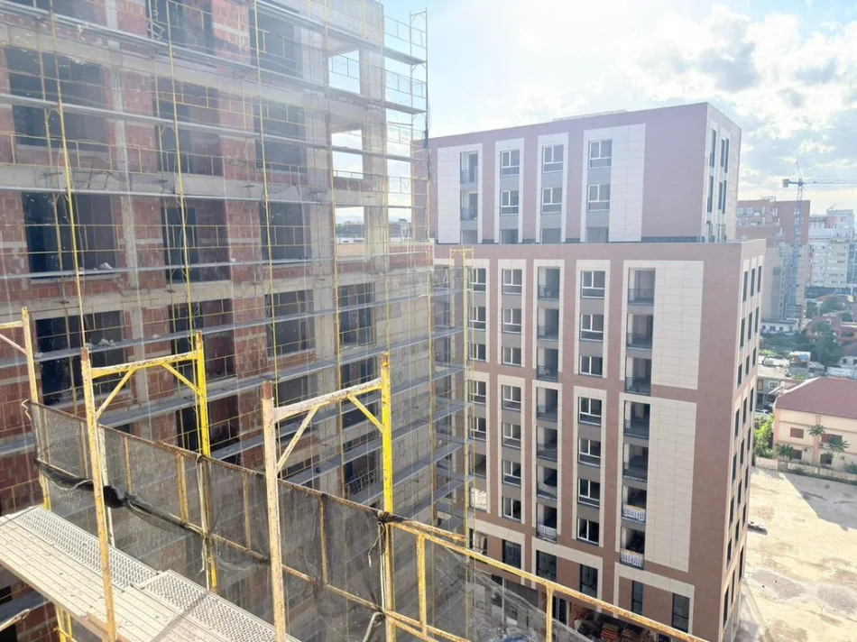 Tirane, shitet apartament 2+1 Kati 9, 79 m² 165.000 € (laprake)