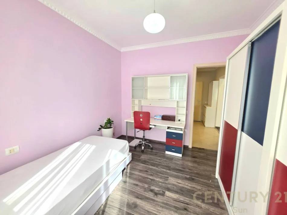 Tirane, shitet apartament 2+1+Ballkon Kati 5, 93 m² 258.000 € (kopshti botanik)