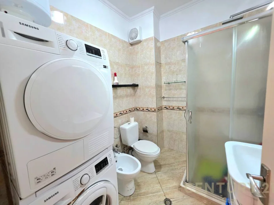 Tirane, shitet apartament 2+1+Ballkon Kati 5, 93 m² 258.000 € (kopshti botanik)