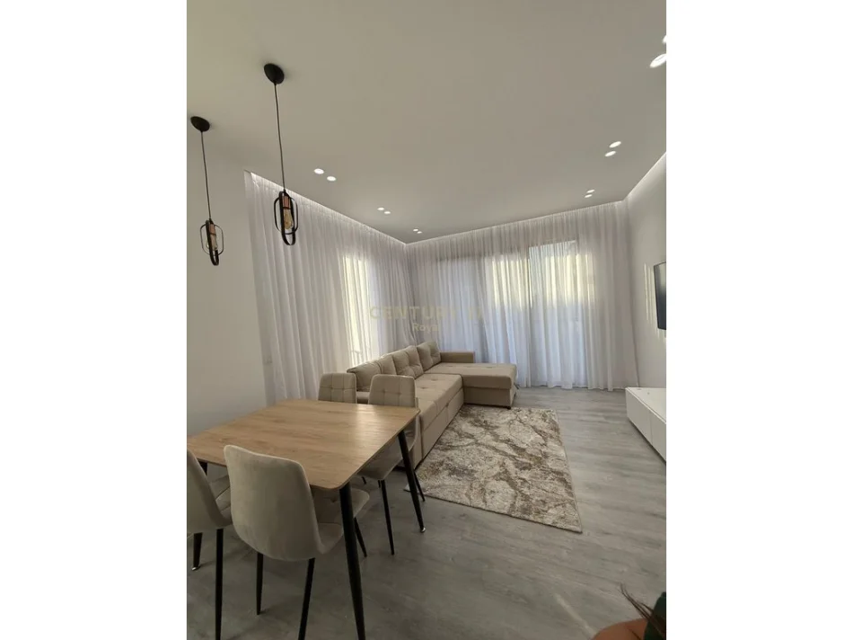Tirane, jepet me qera apartament 1+1 Kati 3, 63 m² 650 € (Siri Kodra)