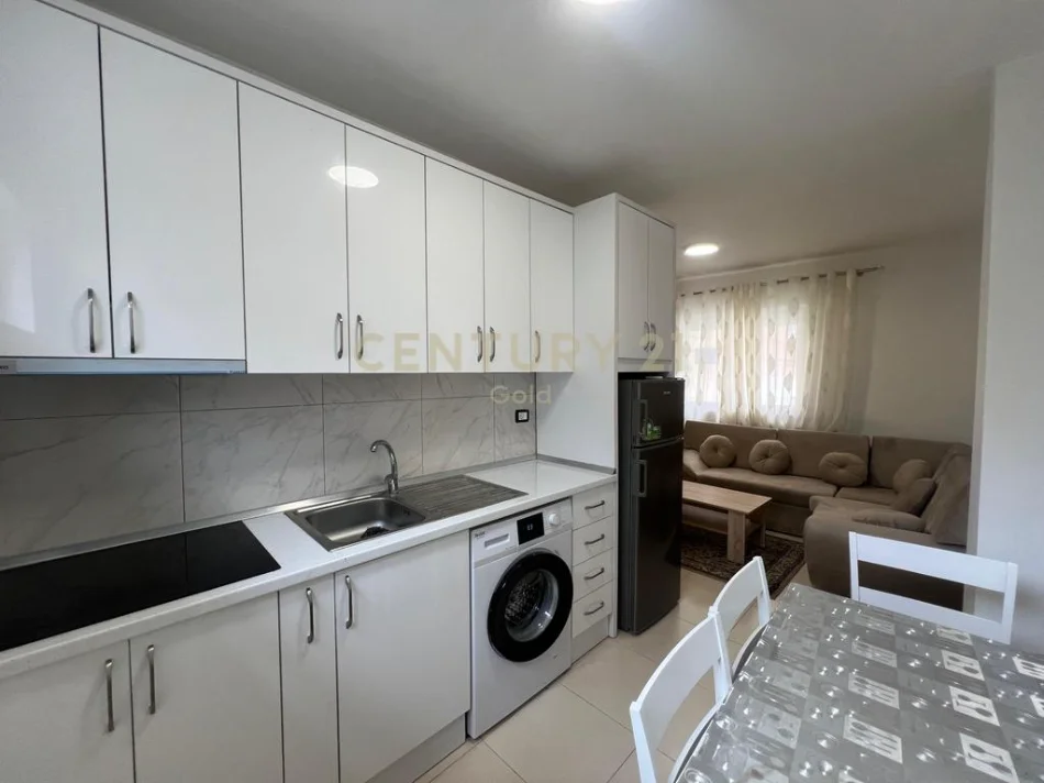 Tirane, jepet me qera apartament 1+1+Ballkon Kati 2, 90 m² 600 € 