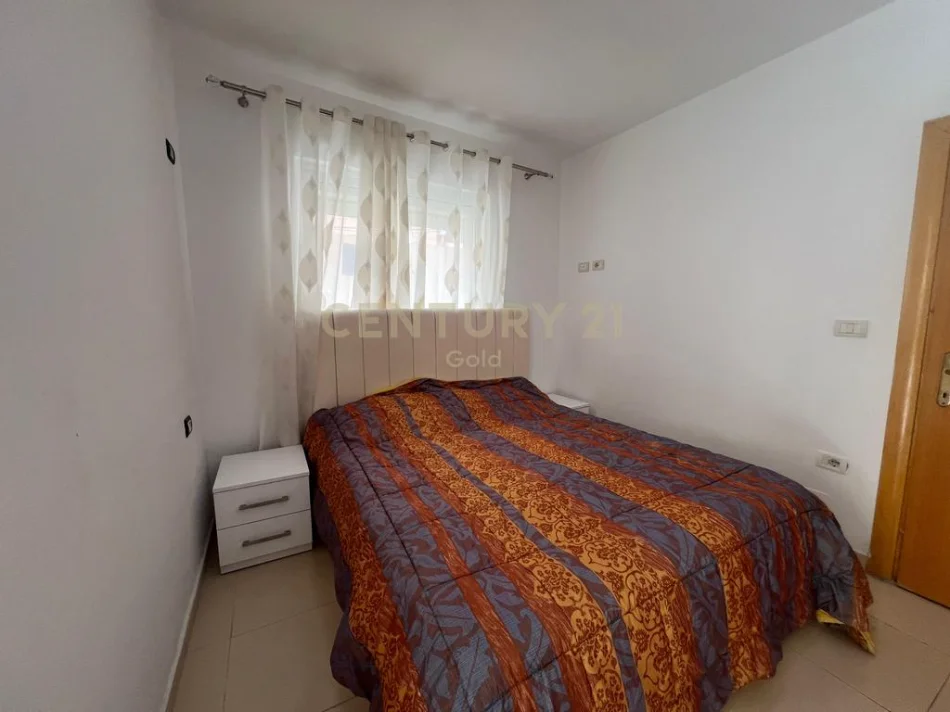 Tirane, jepet me qera apartament 1+1+Ballkon Kati 2, 90 m² 600 € 