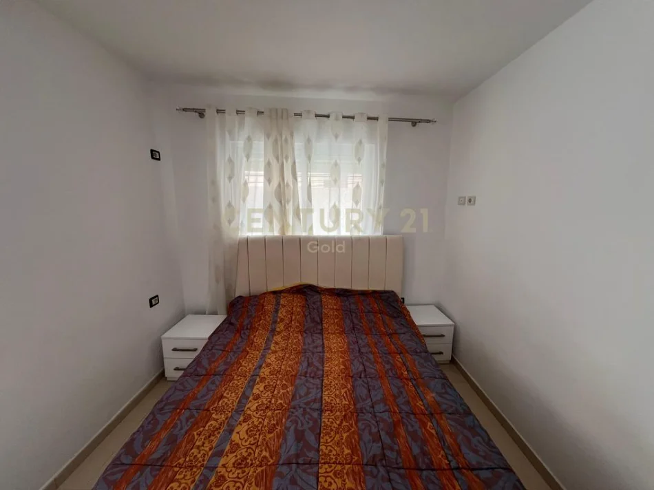 Tirane, jepet me qera apartament 1+1+Ballkon Kati 2, 90 m² 600 € 