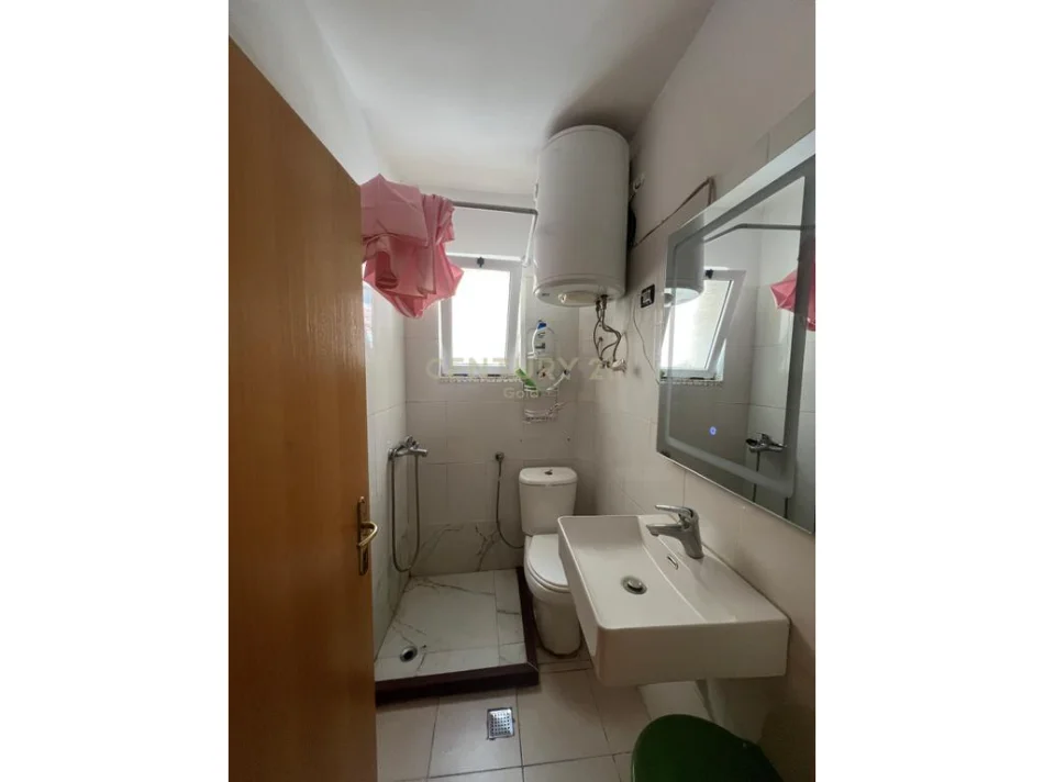 Tirane, jepet me qera apartament 1+1+Ballkon Kati 2, 90 m² 600 € 
