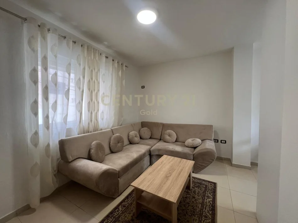 Tirane, jepet me qera apartament 1+1+Ballkon Kati 2, 90 m² 600 € 