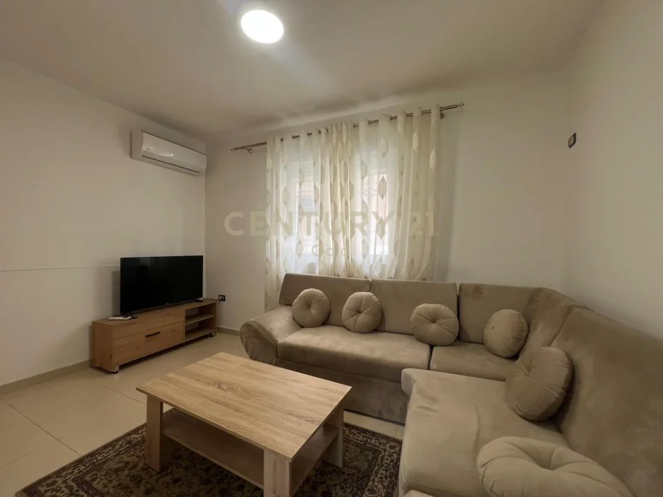 Tirane, jepet me qera apartament 1+1+Ballkon Kati 2, 90 m² 600 € 