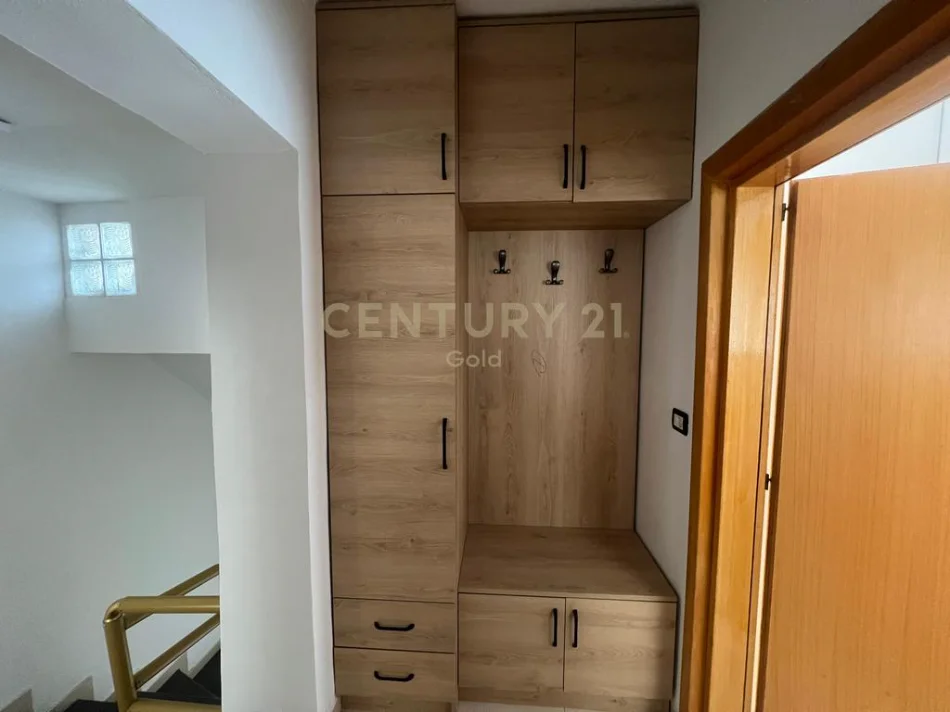 Tirane, jepet me qera apartament 1+1+Ballkon Kati 2, 90 m² 600 € 