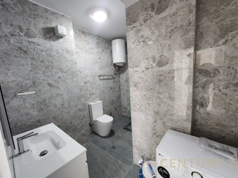 Tirane, jepet me qera apartament 2+1+Ballkon Kati 7, 84 m² 750 € 