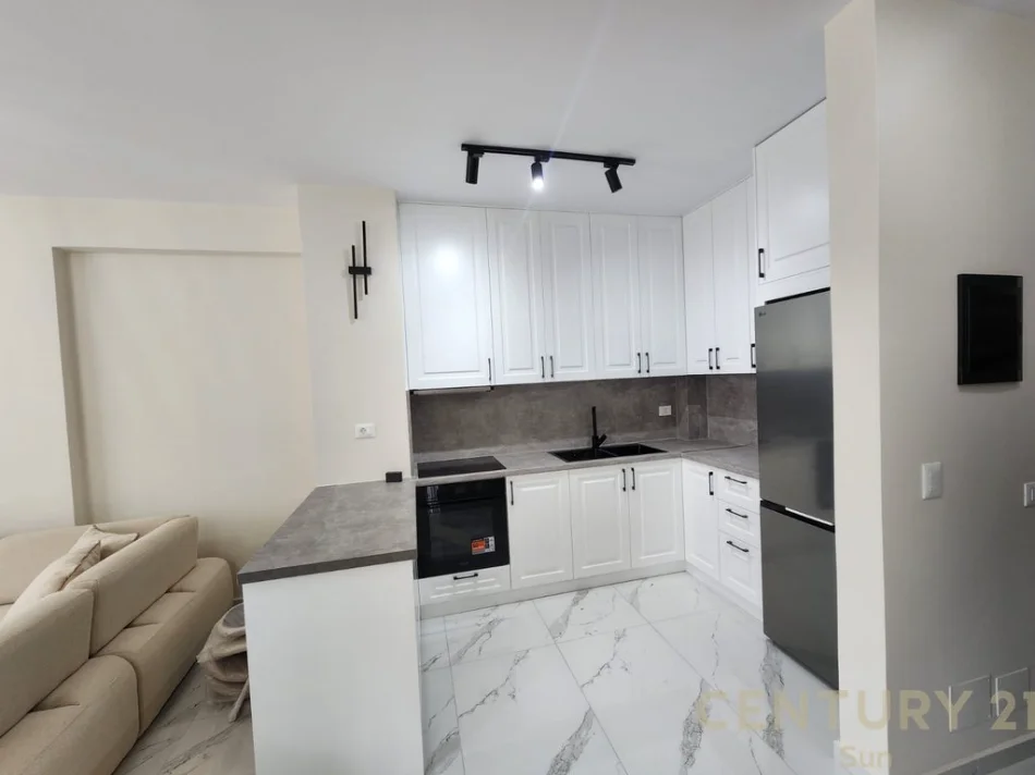 Tirane, jepet me qera apartament 2+1+Ballkon Kati 7, 84 m² 750 € 