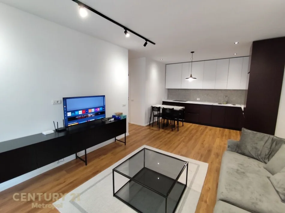 Tirane, jepet me qera apartament 2+1+Ballkon Kati 2, 106 m² 800 € 