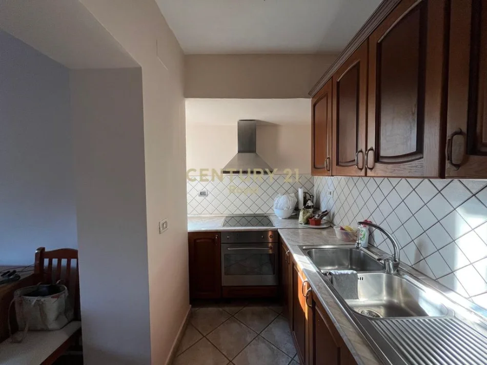 Tirane, jepet me qera apartament 2+1 Kati 2, 73 m² 450 € 