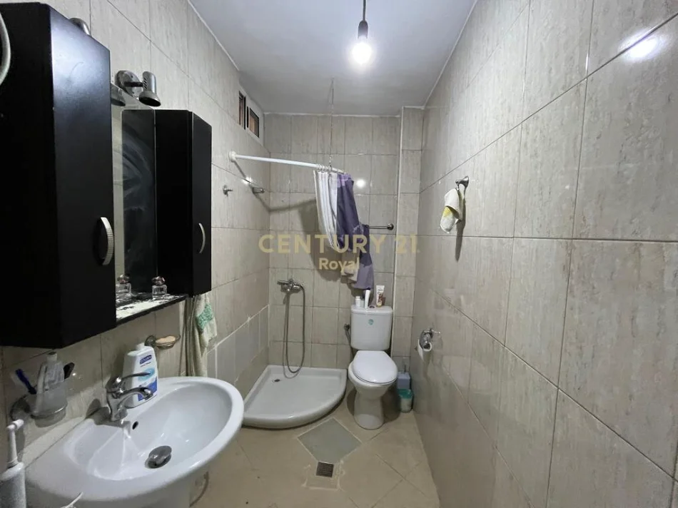 Tirane, jepet me qera apartament 2+1 Kati 2, 73 m² 450 € 