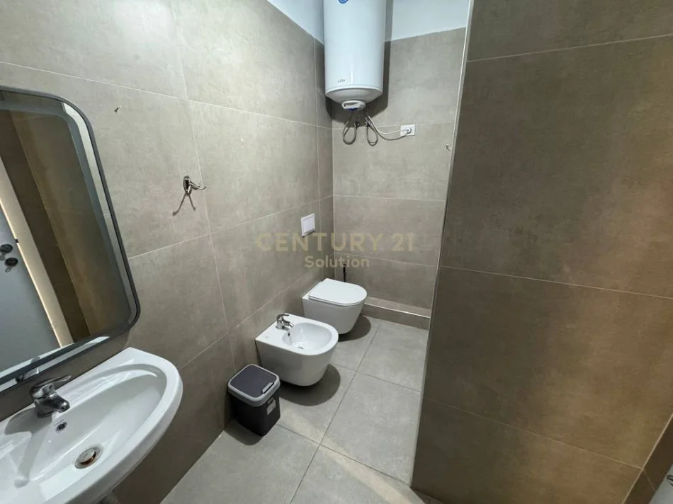 Tirane, shitet apartament 1+1+Ballkon Kati 1, 85 m² 160.000 € 