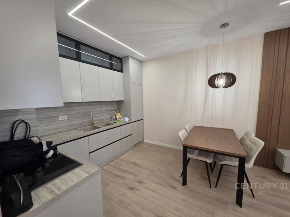 Tirane, jepet me qera apartament 1+1 Kati 9, 75 m² 850 € (Mine Peza IRG140656)