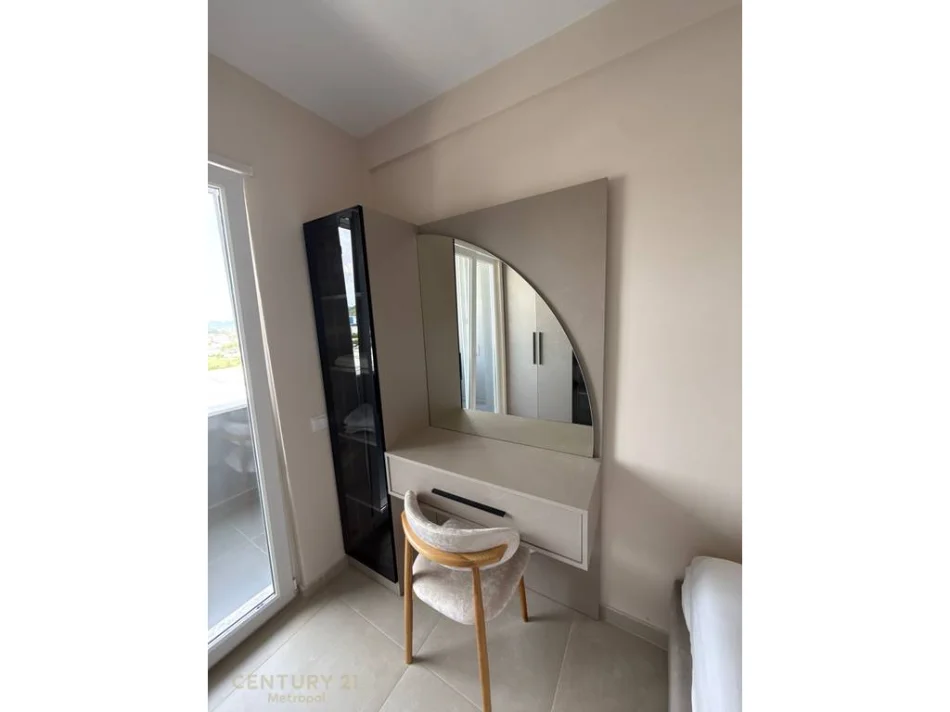 Tirane, jepet me qera apartament 2+1 Kati 7, 98 m² 550 € (Univers City)