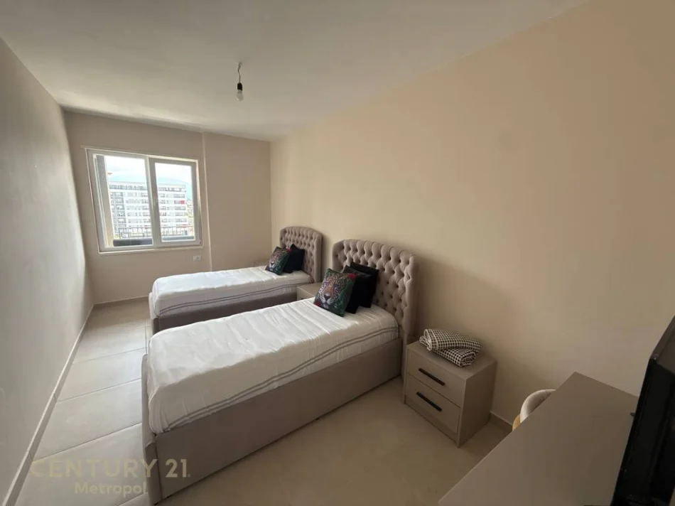 Tirane, jepet me qera apartament 2+1 Kati 7, 98 m² 550 € (Univers City)