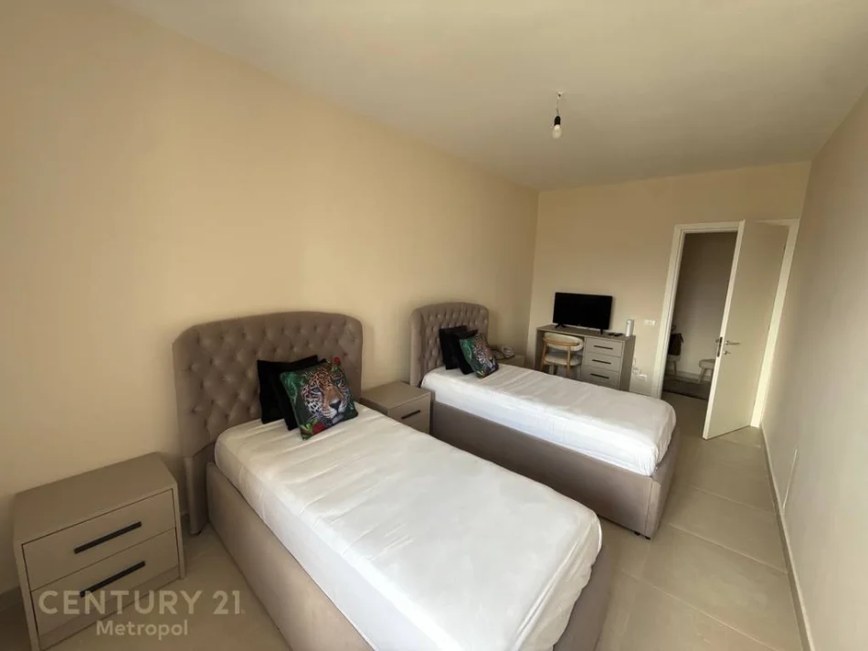 Tirane, jepet me qera apartament 2+1 Kati 7, 98 m² 550 € (Univers City)