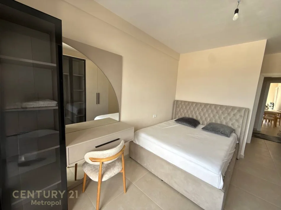 Tirane, jepet me qera apartament 2+1 Kati 7, 98 m² 550 € (Univers City)
