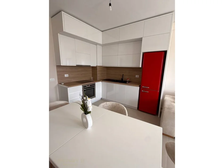 Tirane, jepet me qera apartament 2+1 Kati 7, 98 m² 550 € (Univers City)