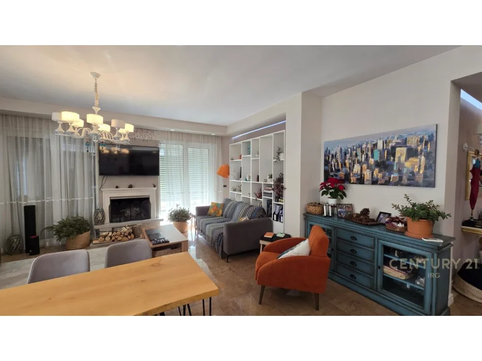 Tirane, jepet me qera apartament 3+1+Ballkon Kati 4, 142 m² 1.600 € (liqeni i thate)