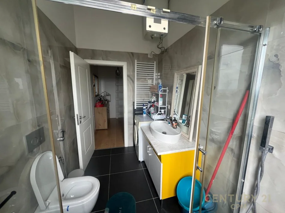 Tirane, shitet apartament 1+1+Ballkon Kati 5, 108 m² 130.000 € (fresku)