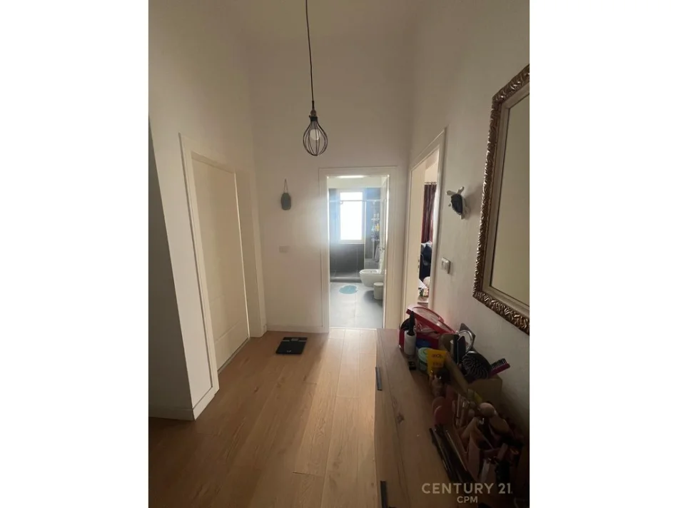 Tirane, shitet apartament 1+1+Ballkon Kati 5, 108 m² 130.000 € (fresku)