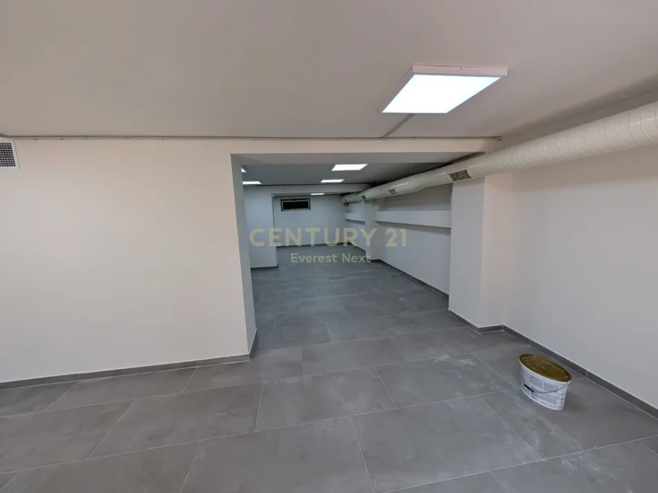 Tirane, jepet me qera ambjent biznesi Kati -1, 140 m² 1.800 € (Vasil Shanto)