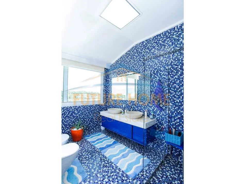 Tirane, jepet me qera apartament+verande | Penthouse 2+1 Kati 6, 203 m² 1.500 € (Liqeni i Thate)