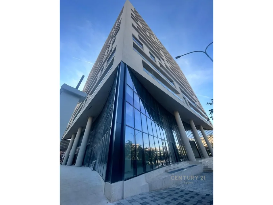 Tirane, jepet me qera zyre Kati 1, 174 m² 1.800 € (Rruga Mine Peza)
