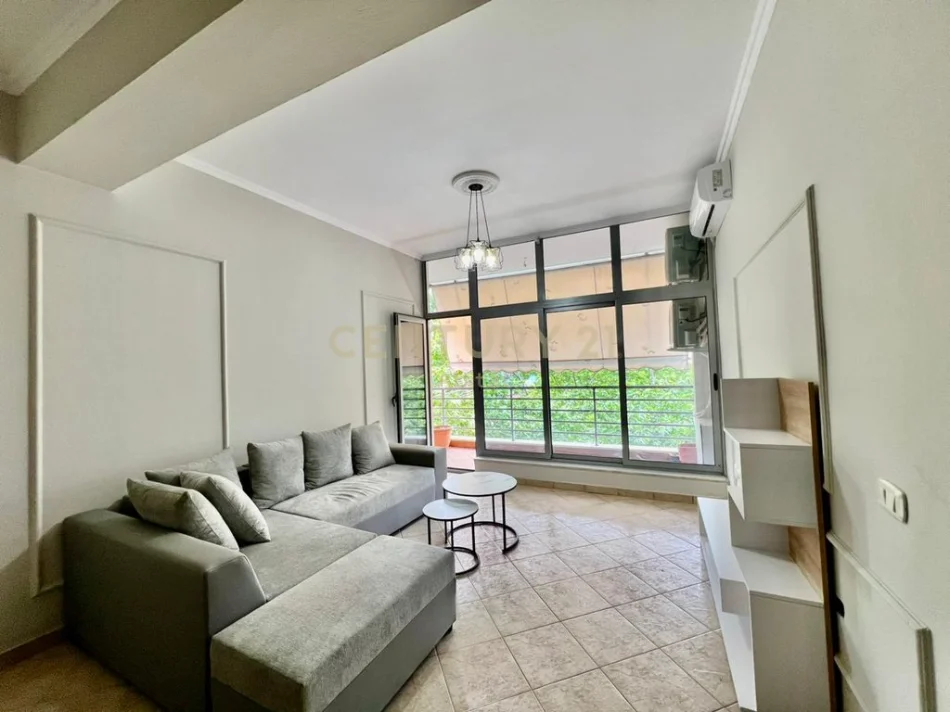 Tirane, jepet me qera apartament Kati 4, 700 € 