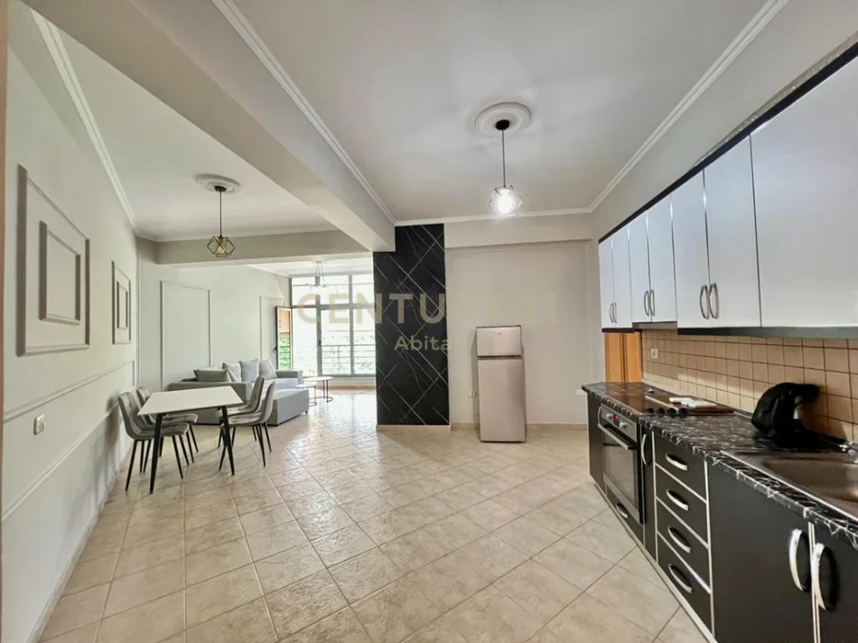 Tirane, jepet me qera apartament Kati 4, 700 € 