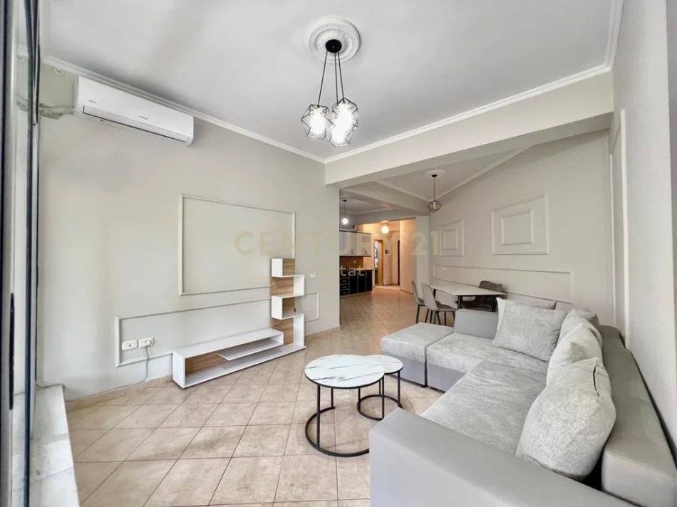 Tirane, jepet me qera apartament Kati 4, 700 € 