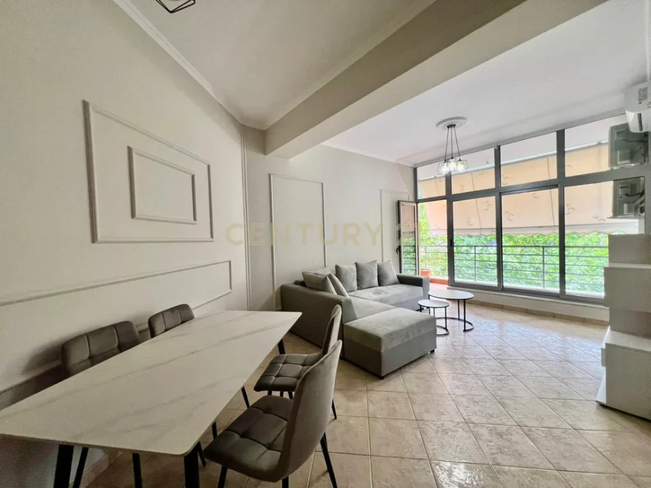 Tirane, jepet me qera apartament Kati 4, 700 € 