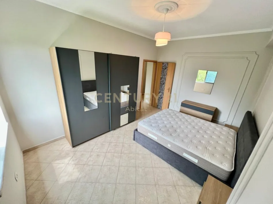 Tirane, jepet me qera apartament Kati 4, 700 € 