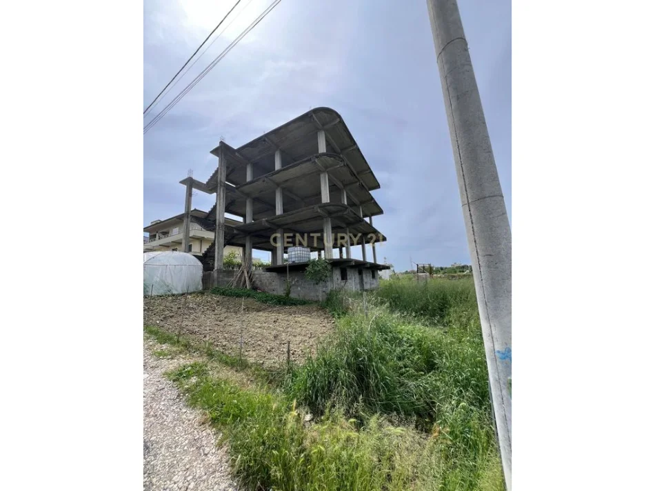 Durres, shitet shtepi 5+1 Kati 3, 600 m² 130.000 € 