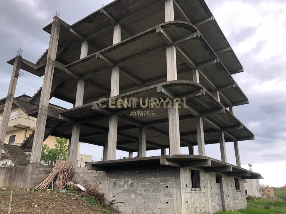 Durres, shitet shtepi 5+1 Kati 3, 600 m² 130.000 € 