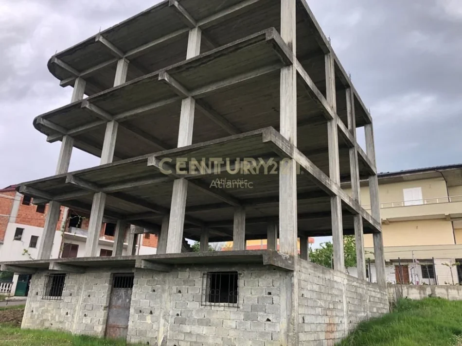 Durres, shitet shtepi 5+1 Kati 3, 600 m² 130.000 € 