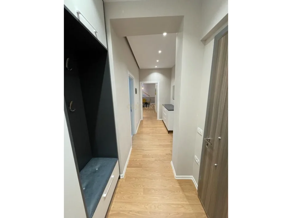 Tirane, shitet apartament 2+1 Kati 8, 92 m² 200.000 € 