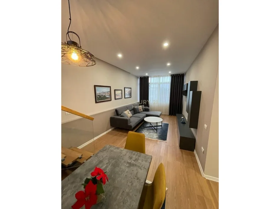 Tirane, shitet apartament 2+1 Kati 8, 102 m² 200.000 € (pallati me shigjeta)