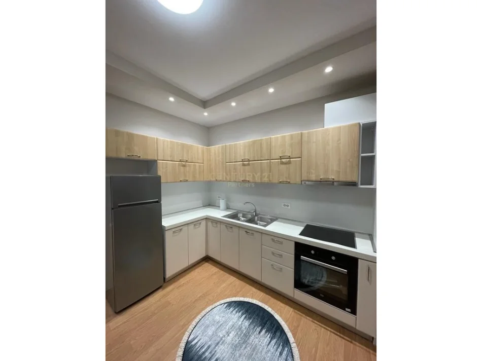 Tirane, shitet apartament 2+1 Kati 8, 102 m² 200.000 € (pallati me shigjeta)