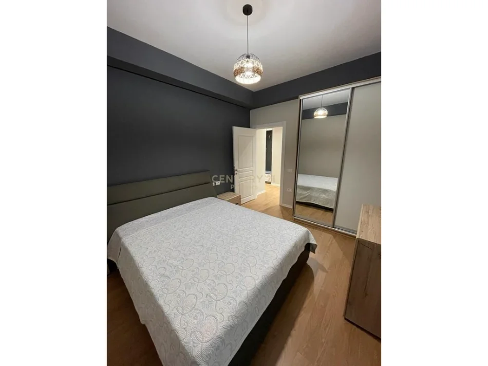 Tirane, shitet apartament 2+1 Kati 8, 102 m² 200.000 € (pallati me shigjeta)