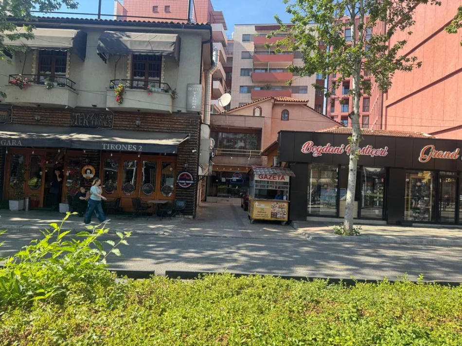 Tirane, jepet me qera ambjent biznesi Kati 0, 80 m² 1.000 € (rruga e Kavajes)