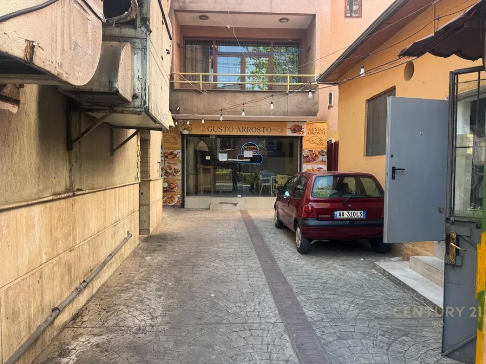 Tirane, jepet me qera ambjent biznesi Kati 0, 80 m² 1.000 € (rruga e Kavajes)