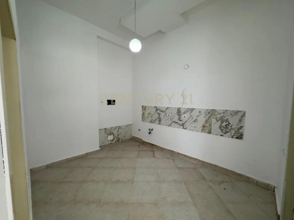 Tirane, jepet me qera ambjent biznesi Kati 1, 74 m² 135.000 € 