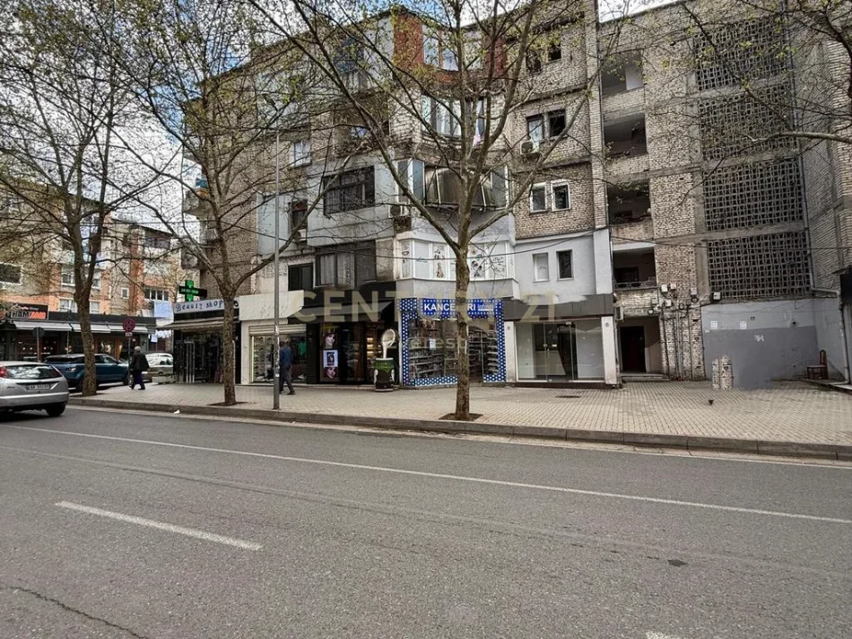 Tirane, jepet me qera dyqan Kati 0, 98 m² 1.100 € (Rruga Bardhyl)