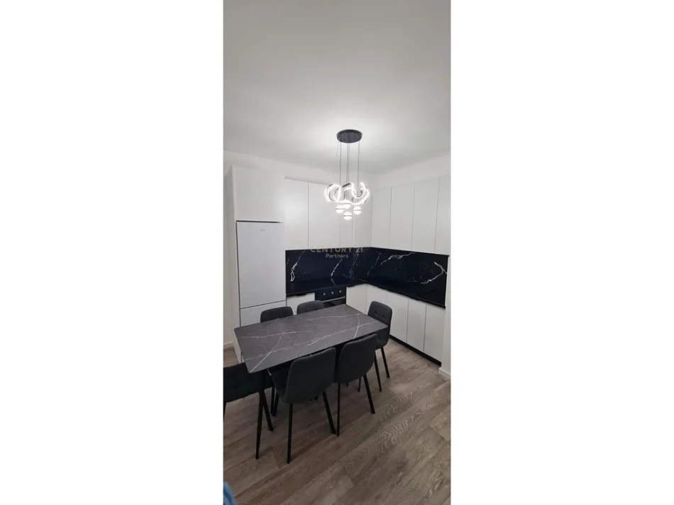 Tirane, jepet me qera apartament 1+1 Kati 2, 66 m² 500 € (astir)