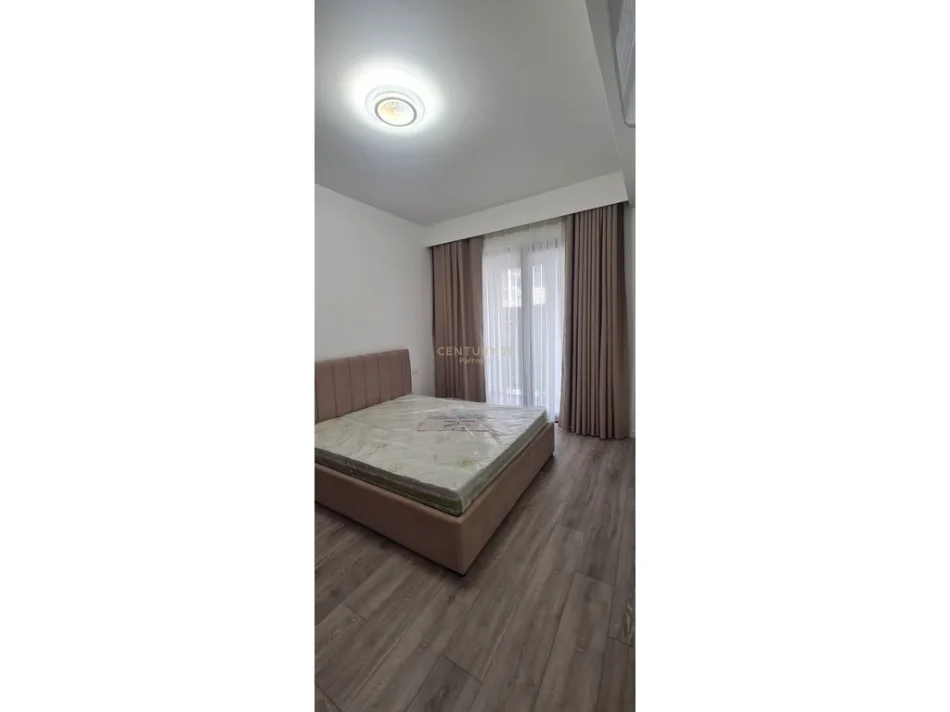Tirane, jepet me qera apartament 1+1 Kati 2, 66 m² 500 € (astir)