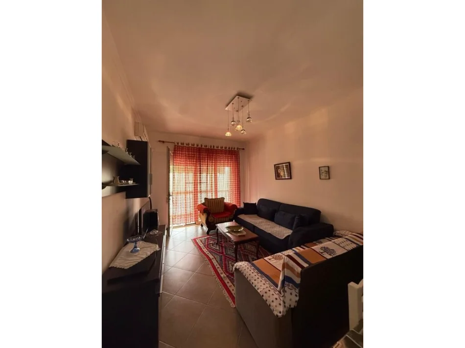 Tirane, jepet me qera apartament 2+1 Kati 1, 130 m² 600 € 